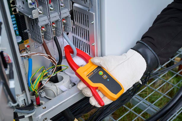 FLUKE-283FC/PV/EUR,CAT III 1500V SOLAR KIT