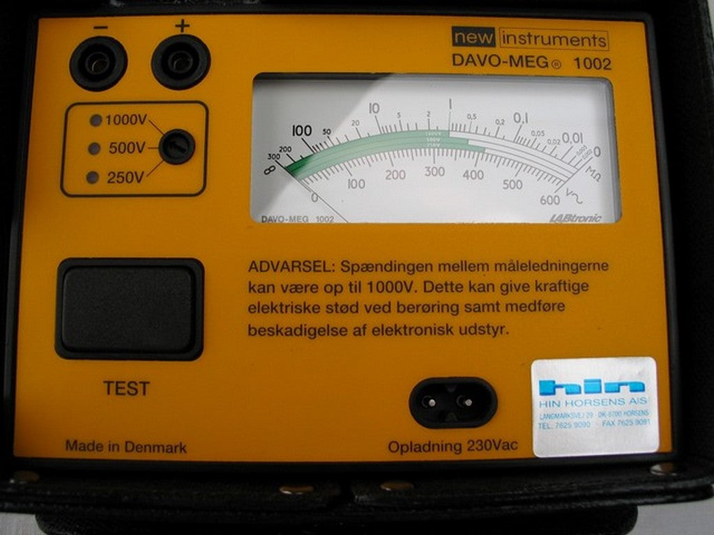 DAVO-MEG 1002 analog isolationstester med måleskema og tilslutningsporte