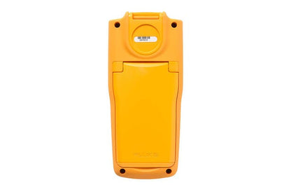 Bagsiden af Fluke 714B temperaturkalibrator med batteridæksel og gult beskyttelsesetui.
