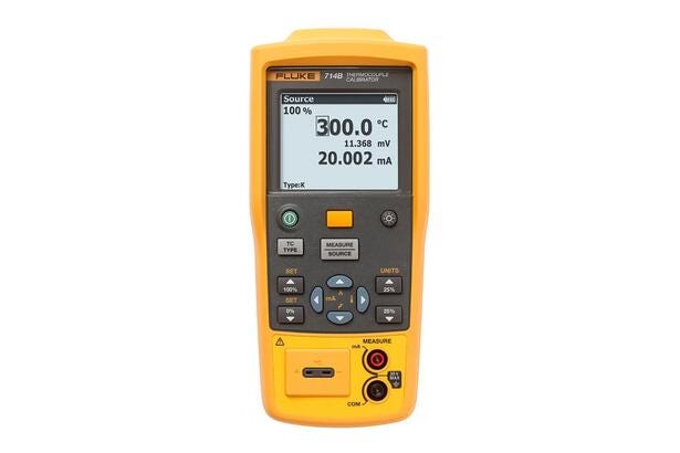 Fluke 714B termoelement kalibrator viser temperaturmåling på 300 grader celsius og milliampere signaler.